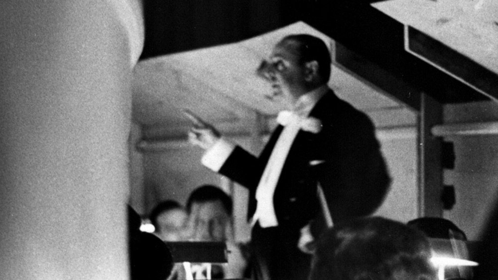Lehman Engel conducting in the 1958–1959 season