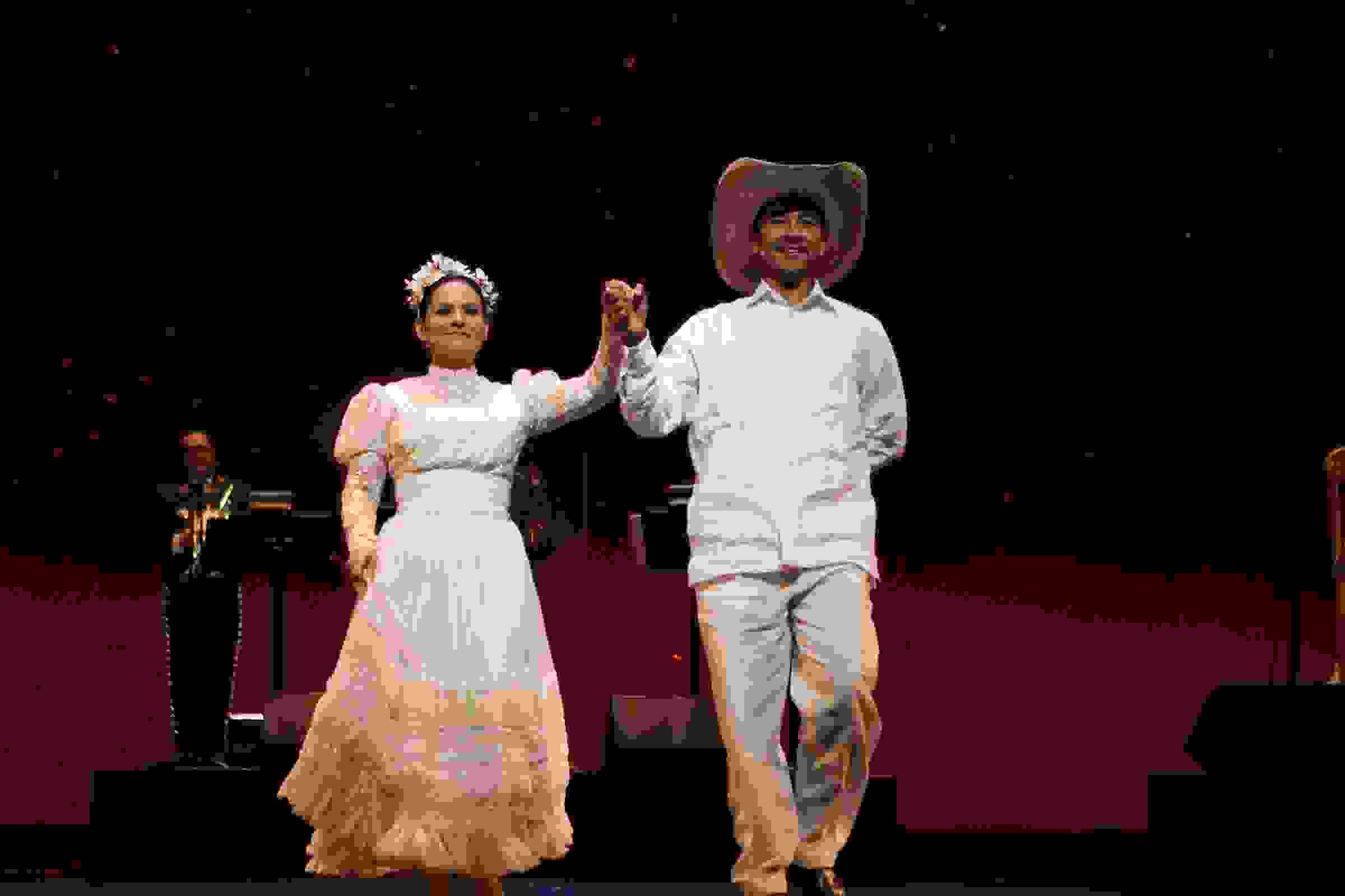 San Diego Opera has presented Spanish-language mariachi operas including Cruzar la Cara de La Luna.