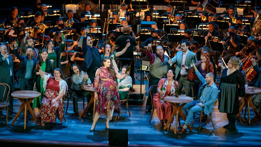Opera Colorado’s 2022 Cavalleria rusticana, with Kira Dills-DeSurra (center) (photo: Matthew Staver)