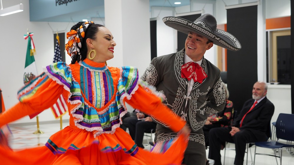 Austin Opera’s Concerts at the Consulate program features opera and mariachi performances at the city’s Mexican Consulate. (photo: Laura Carrisosa)