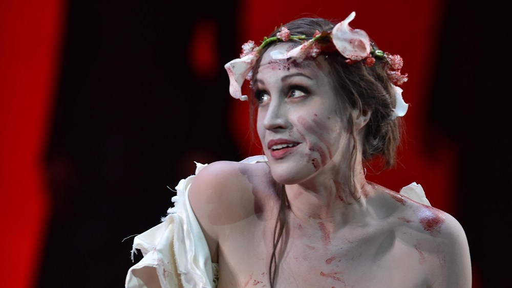 Brenda Rae in the title role of Lucia di Lammermoor at Opera Philadelphia