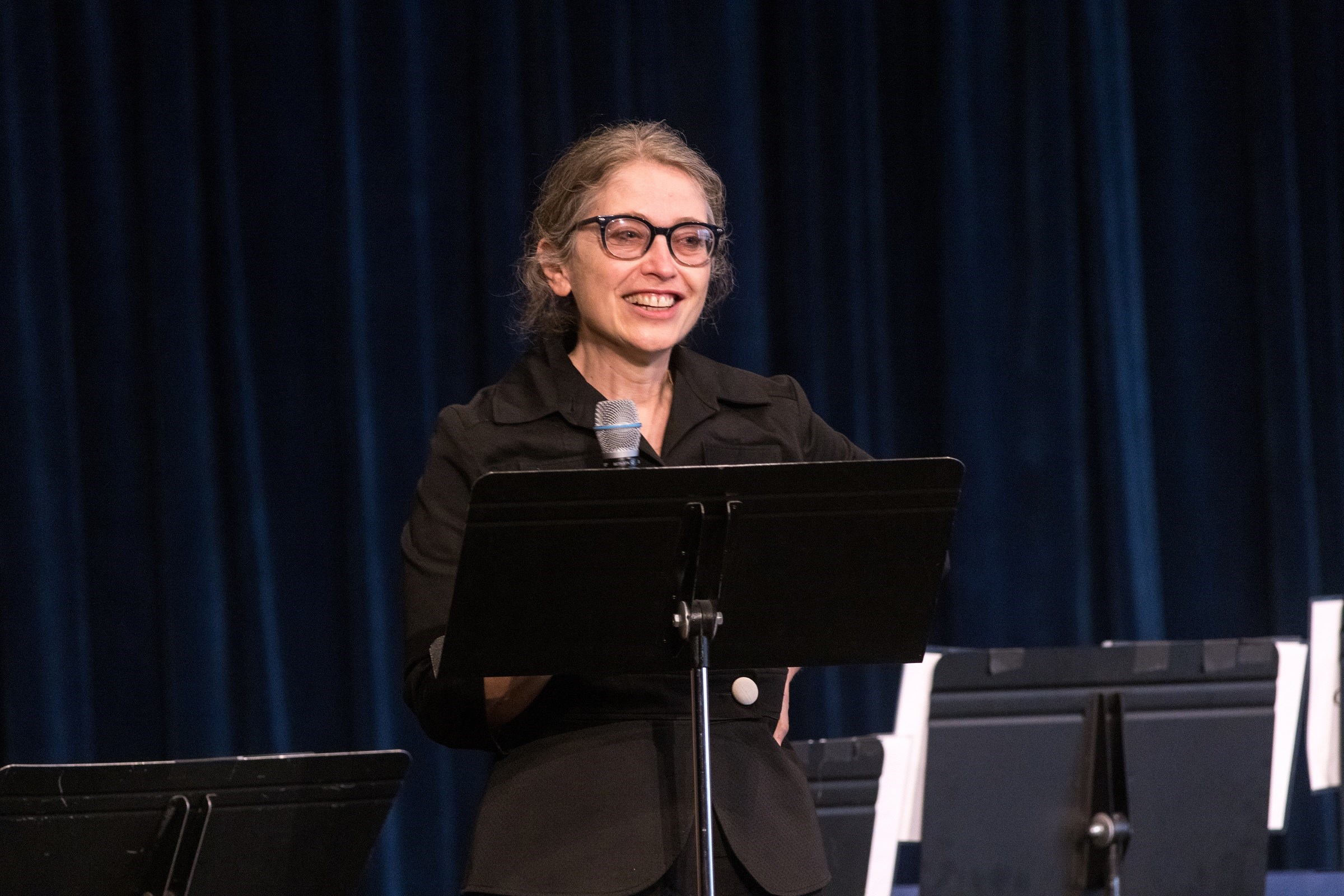 Stephanie Fleischmann accepts the Campbell Opera Librettist Prize at Opera Conference 2022.
